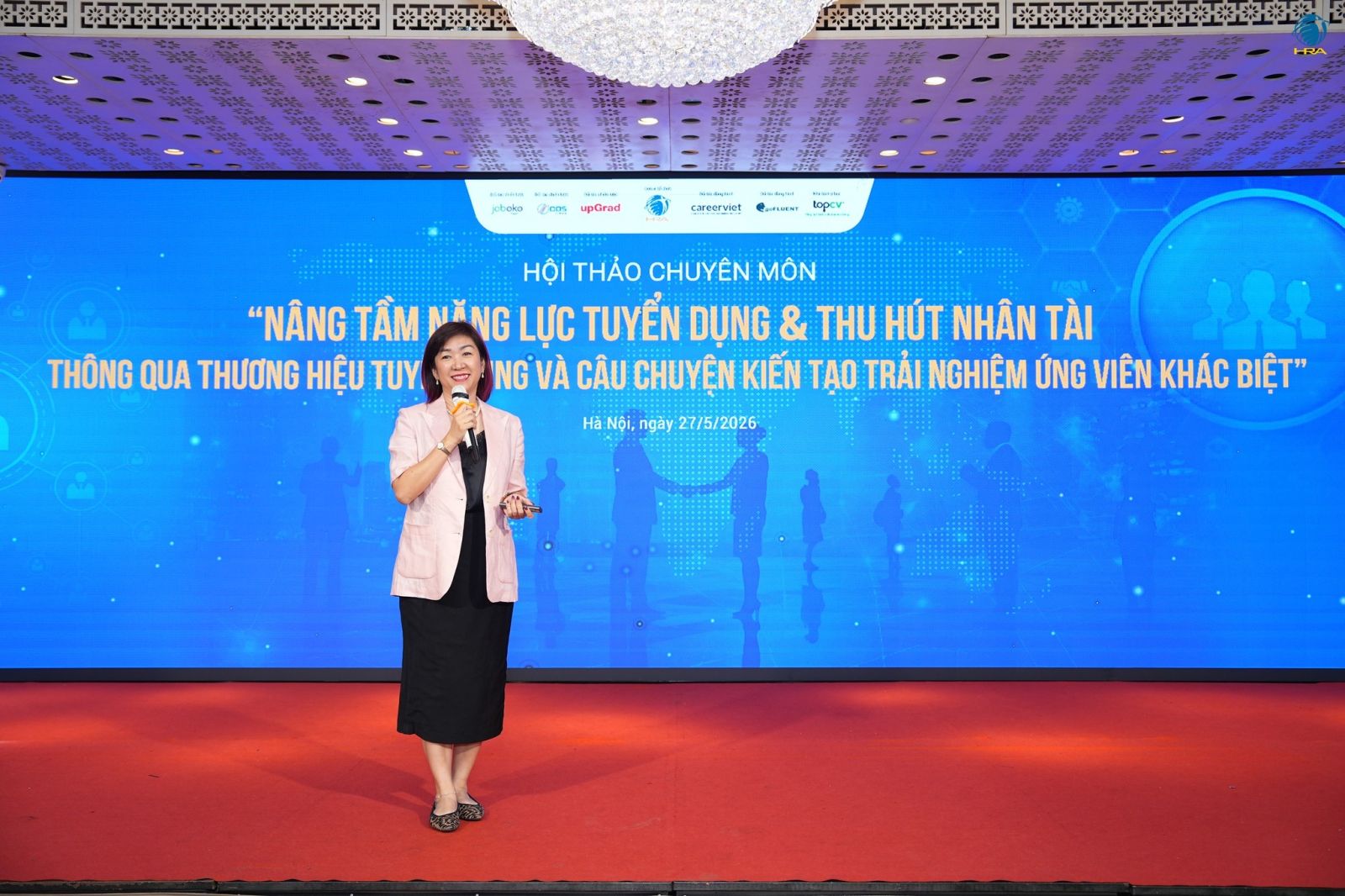 Bà Lê Thị Hồng Ánh chia sẻ kiến thức tại Hội thảo. Nguồn: Hiệp hội Nhân sự - HRA