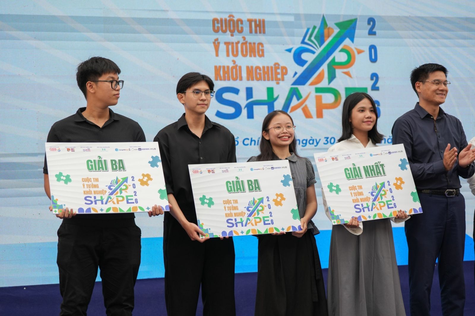Chân dung các bạn sinh viên nhận giải tại Cuộc thi Ý tưởng Khởi nghiệp 2026. Nguồn: USSH
