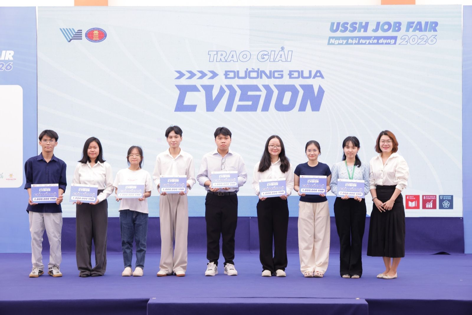 Các bạn sinh viên tham gia cuộc thi “Chinh phục Nhà tuyển dụng – CVision 2026”. Nguồn: USSH