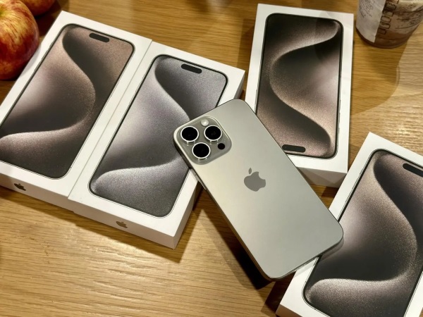 iPhone 15 Pro Max xách tay bất ngờ ''quay xe'' tăng giá mạnh tại Việt Nam