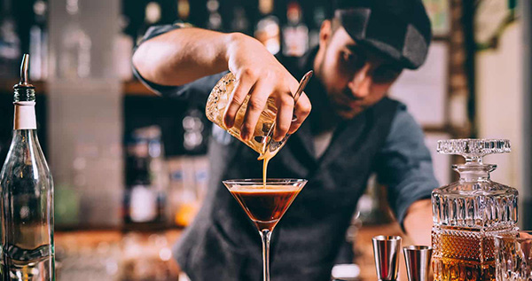 Khám phá cẩm nang nghề nghiệp của nhân viên Bartender