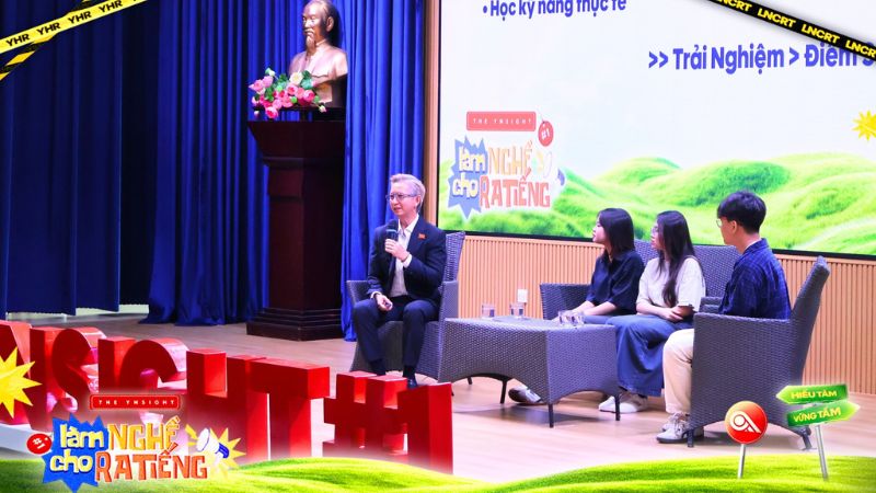 Diễn giả Phạm Mạnh Khôi Nhân Sự chia sẻ tại sự kiện.