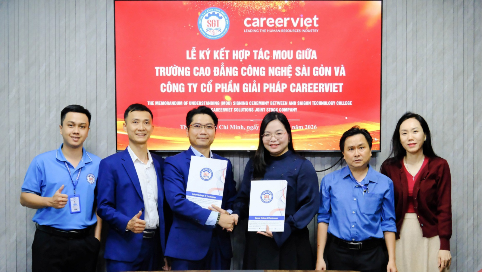 Lễ ký kết MOU giữa SGT và CareerViet. Nguồn: SGT