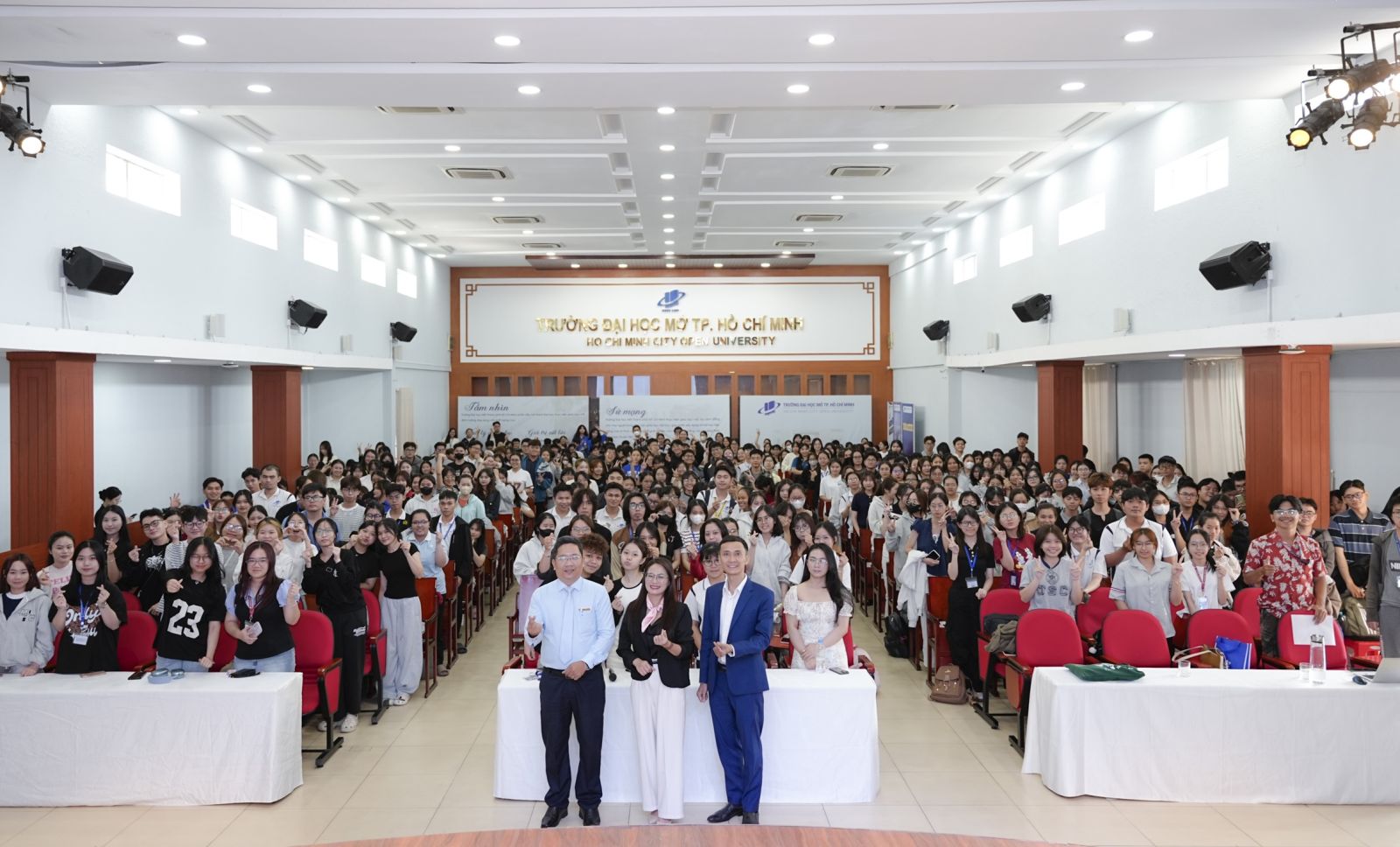 Lợi Thế Cạnh Tranh Khi Bắt Đầu Hành Trình Nghề Nghiệp