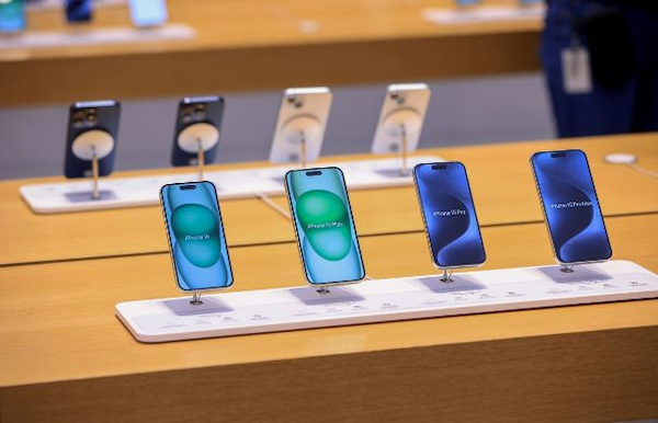Mặc kệ iPhone ra mắt, người dân Trung Quốc đổ xô mua mẫu điện thoại này - Doanh số gần 1,5 triệu chiếc chỉ sau 1 tháng mở bán