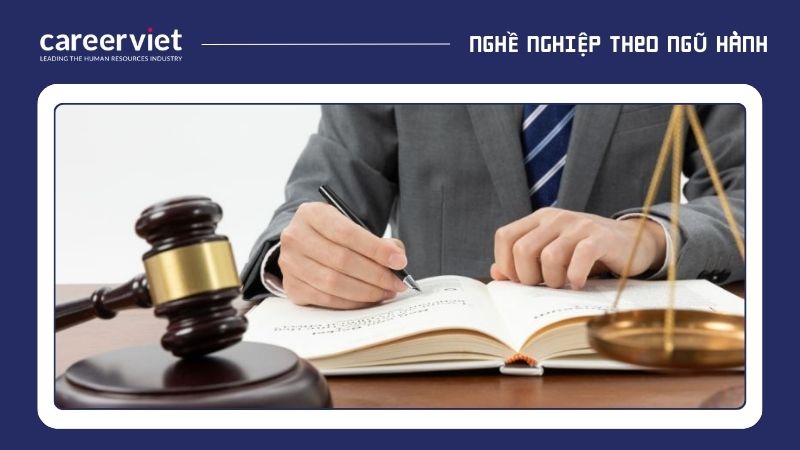 Với tư duy rõ ràng, người mệnh Thổ có thể chọn ngành luật để phát triển sự nghiệp
