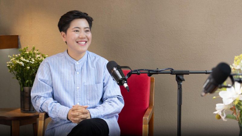 Chị Nam Phương Oxford, phiên dịch viên cabin (Nguồn: Vietsucess)