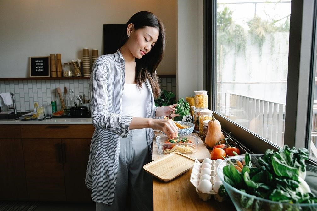 Chế độ ăn không khoa học lại khiến cơ thể xuống sức và khó chiến đấu với stress