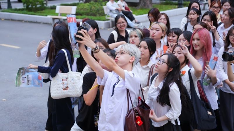 Chặng 2: Meeting Day