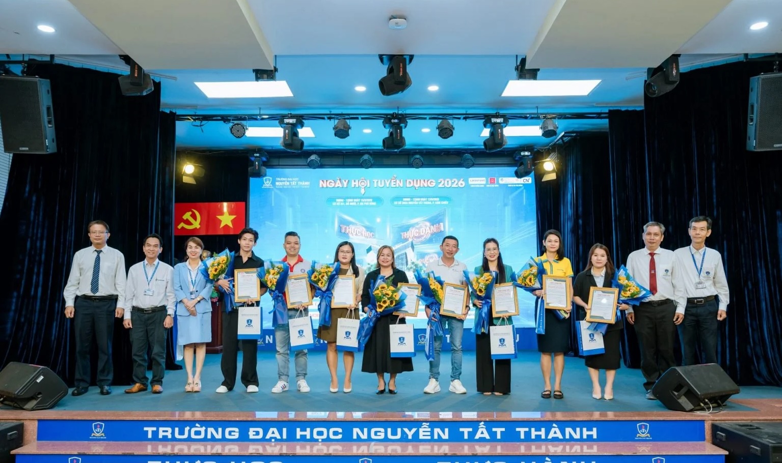 Rút Ngắn Khoảng Cách Giữa Giảng Đường Và Thực Tiễn
