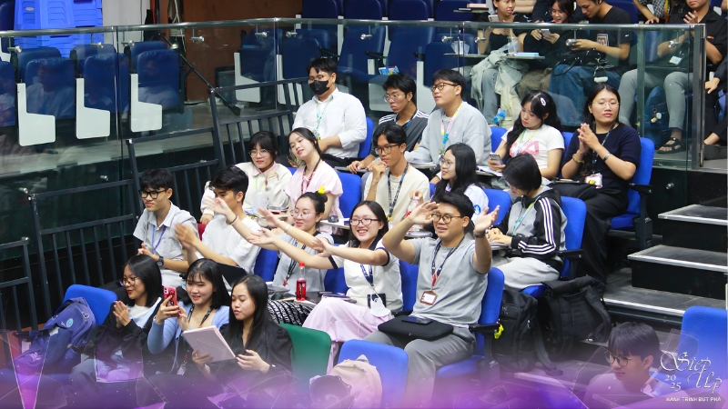 Đêm Chung kết “Step tank & Step core” thu hút nhiều sinh viên tham gia