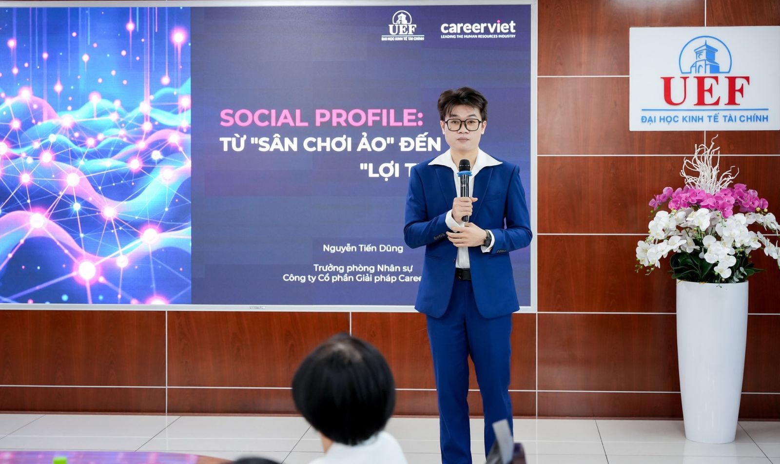 Anh Nguyễn Tiến Dũng – HR Manager CareerViet chia sẻ về cách doanh nghiệp đánh giá ứng viên. Nguồn: UEF