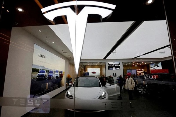 Tesla ''đổ thêm dầu'' vào cuộc chiến xe điện khi giảm giá lần thứ 6 tại thị trường Mỹ, nhiều đối thủ cạnh tranh đau đầu lo cách đối phó