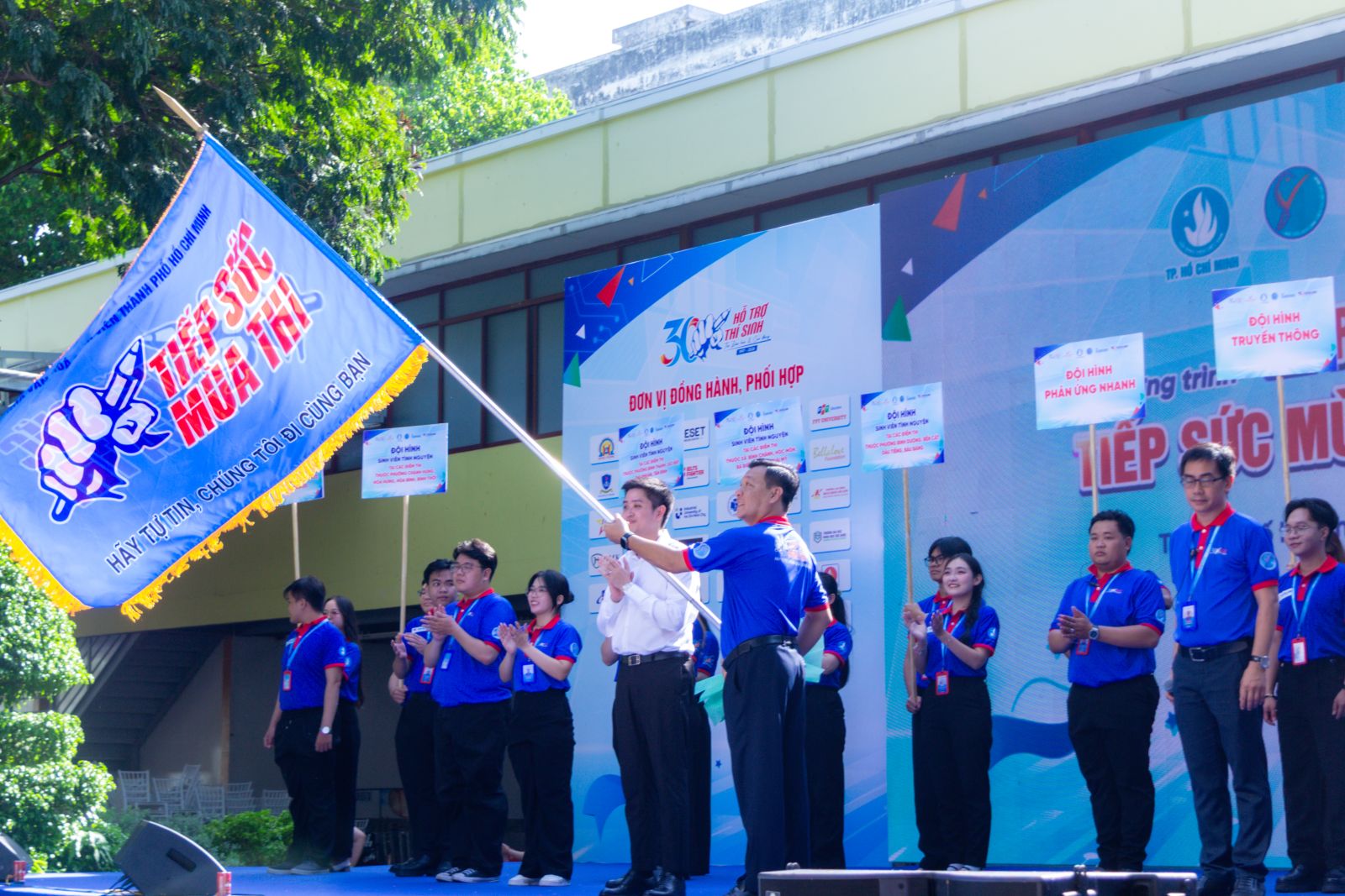 Lễ ra quân Chương trình “Tiếp Sức Mùa Thi” năm 2026 thu hút đông đảo sự tham gia của sinh viên và các đơn vị đồng hành