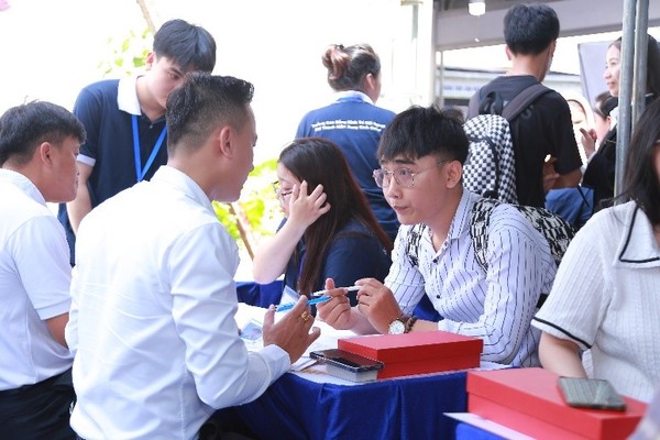 Trường Cao đẳng Kinh tế Đối ngoại tổ chức ngày hội Tuyển dụng việc làm 2023