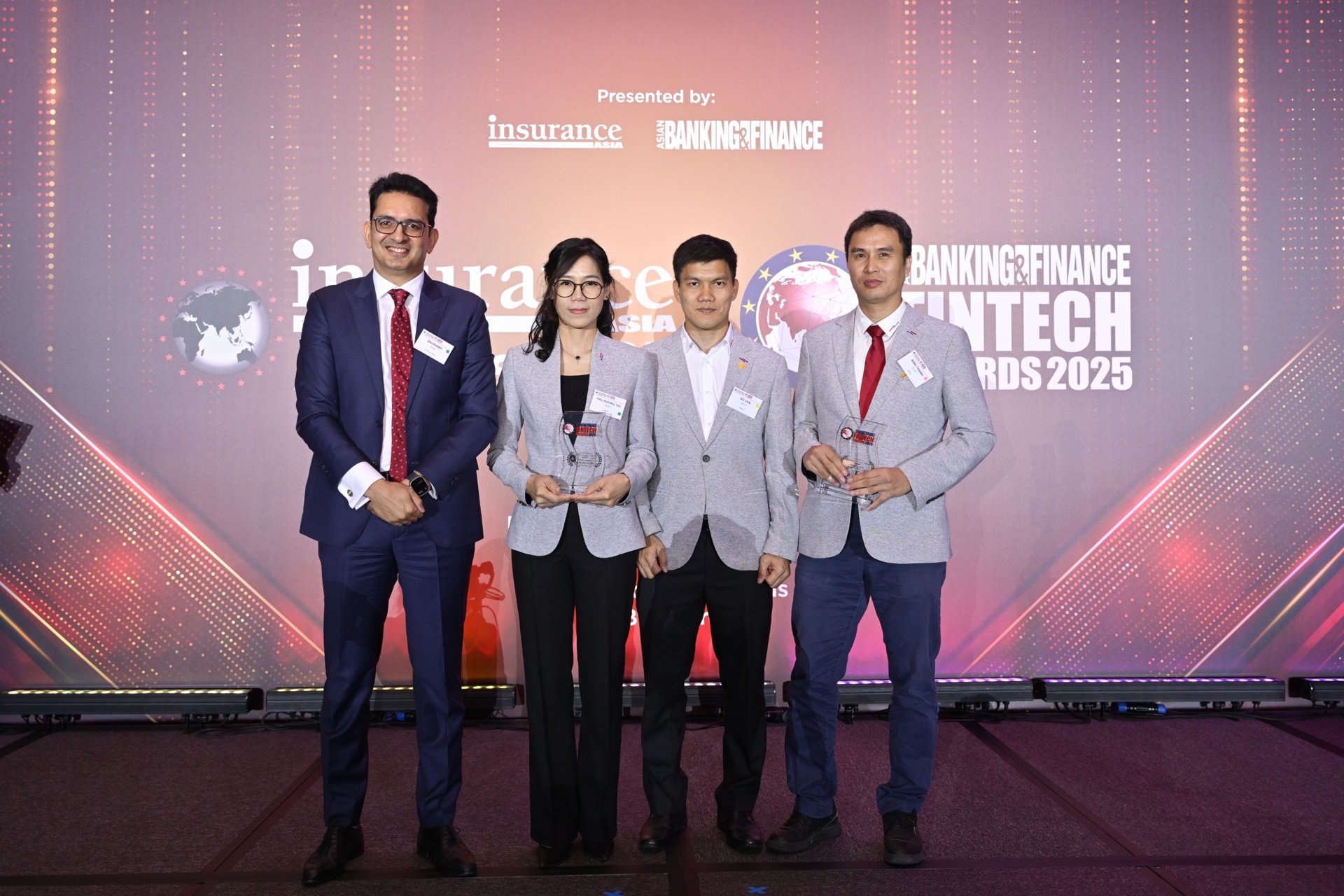  VNPAY được xướng tên tại Asia Banking and Finance (ABF) FinTech Awards 2025 với hai giải thưởng danh giá: Blockchain Innovation Award và Ecosystem Collaboration Award.