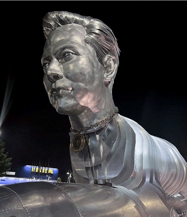 Xuất hiện ''trò đùa'' mới của lĩnh vực tiền số: Người hâm mộ đúc tượng đầu Elon Musk mình dê, mang đến trụ sở Tesla để tặng quà thần tượng