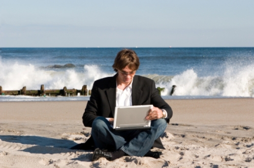 https://images.CareerViet.vn/content/news/20130919/2013_09_18%20-%20man%20on%20the%20beach.jpg