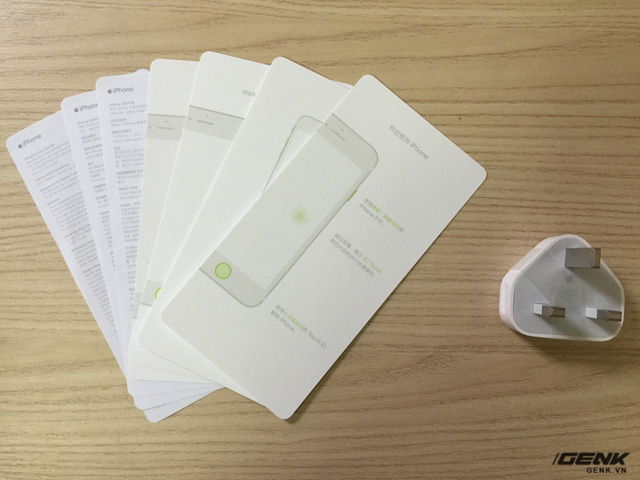 iPhone với mã ZP/A có phụ kiện không được tối ưu hóa cho thị trường Việt Nam điển hình là sạc 3 chấu.