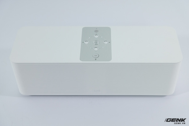 
Mi Bluetooth Speaker được làm hoàn toàn bằng nhựa
