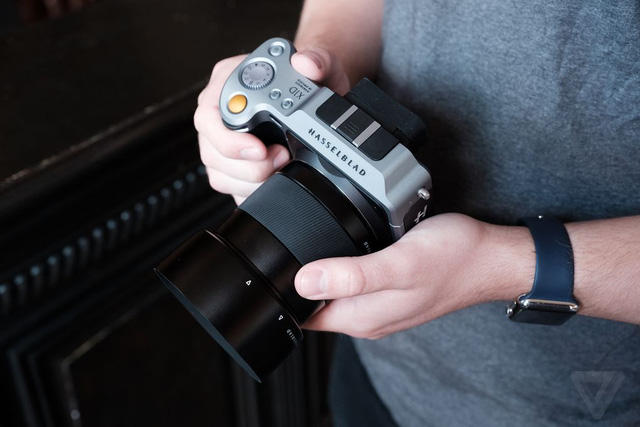 
Chiếc máy ảnh medium format X1-D của Hasselblad.
