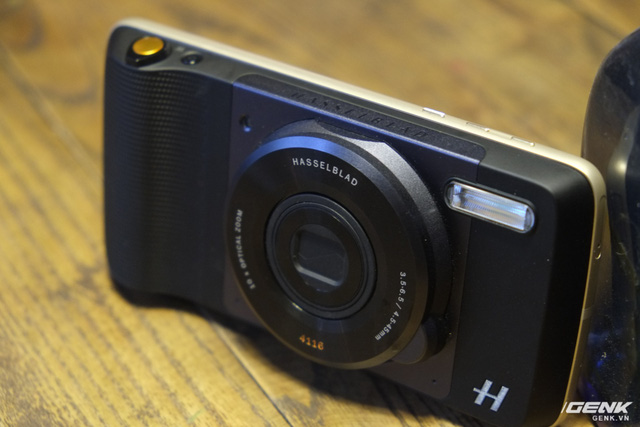 
Moto Z khi lắp module Hasselblad True Zoom
