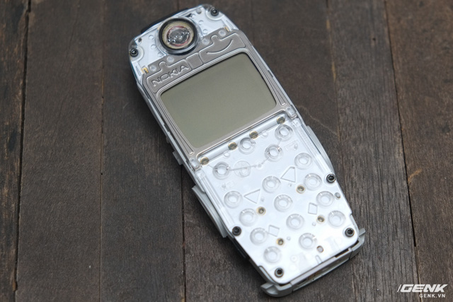 
Tiện đây, hãy cùng chiêm ngưỡng thiết kế bên trong của Nokia 3310.
