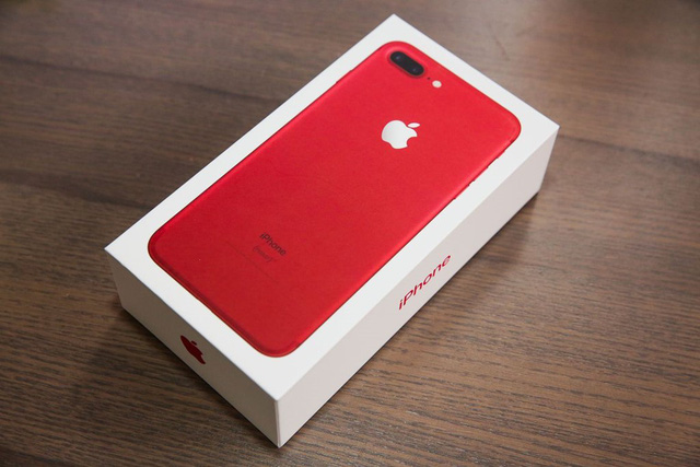 Nằm trong loạt sản phẩm Product Red của Apple, iPhone 7 màu đỏ dự kiến sẽ lại gây sốt như các phiên bản màu mới trước đây dù không mang đến thay đổi nào về tính năng, cấu hình.