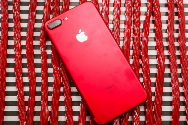 Màu đỏ trên iPhone 7 Red khá giống màu máu.
