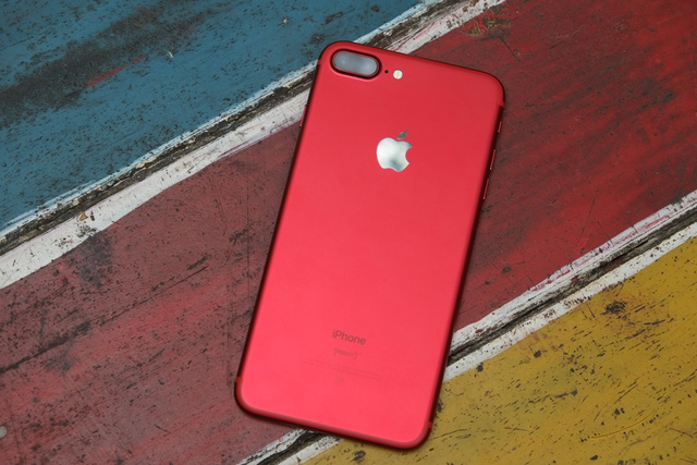 
iPhone 7 màu đỏ là lời đáp trả tạm thời của Apple với Galaxy S8​
