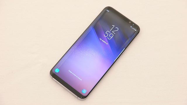 Màn hình cong tỷ lệ 18.5:9 của Galaxy S8.