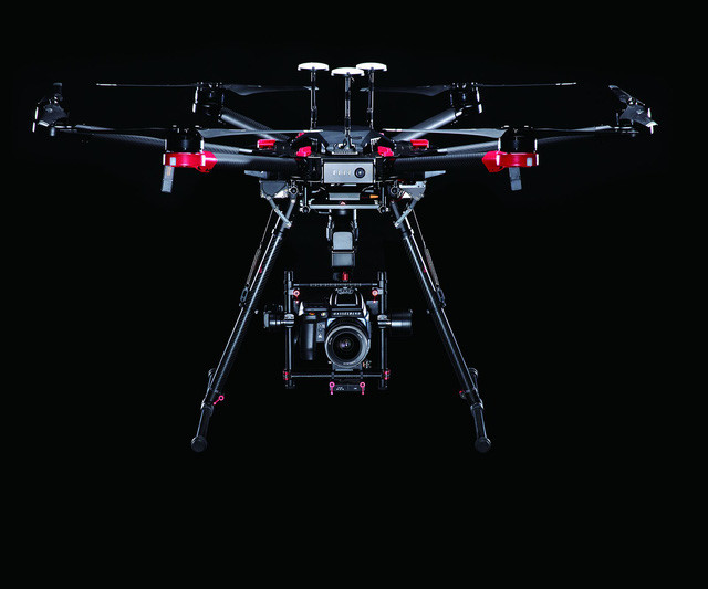 Drone gan camera 100 MP, gia co the gan 40.000 USD hinh anh 1