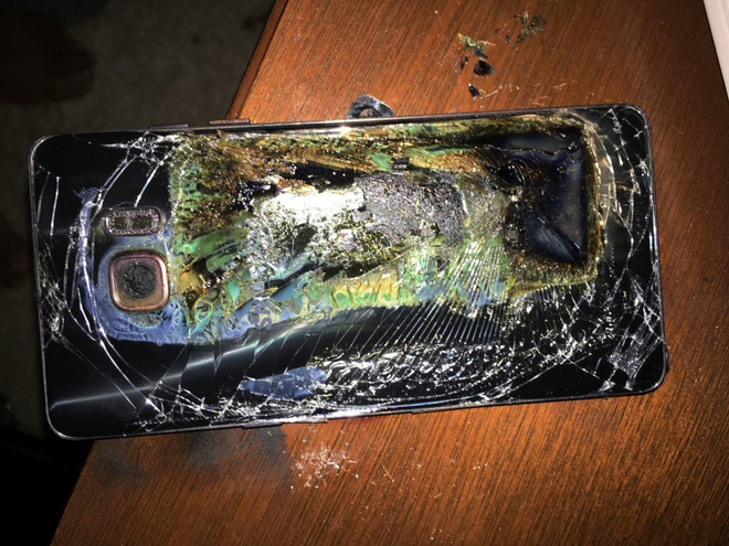 
Galaxy Note 7 của Samsung đã liên tục phát nổ do pin bị lỗi.

