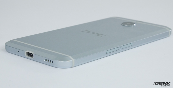 Tuy nhiên khác với HTC 10, mặt lưng của HTC 10 Evo được làm phẳng chứ không bo cong
