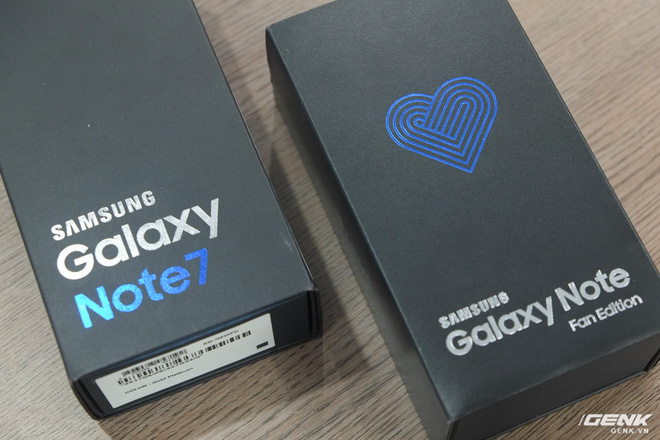 Khác với hộp của Galaxy Note7 (trái), hộp của Galaxy Note FE sở hữu một hình trái tim lớn​