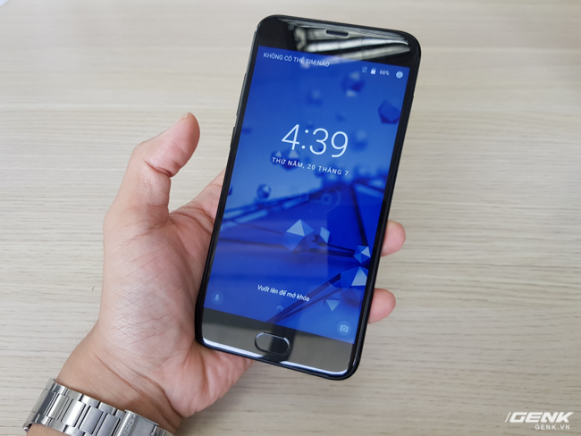 Độ hoàn thiện của sản phẩm cũng khá tốt, tuy nhiên phần mềm bên trong vẫn đang còn được phát triển nên chúng tôi vẫn chưa thể trải nghiệm gì được nhiều.