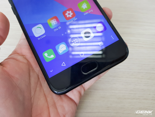 Phím Home cũng cảm ứng chứ không phải vật lý, tích hợp cảm biến vân tay.