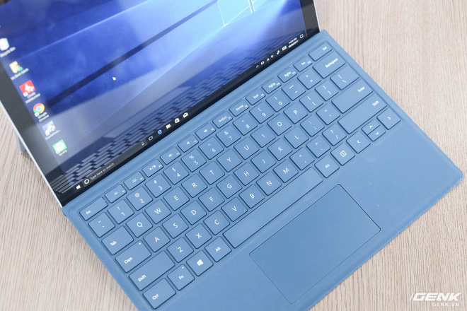 Do có cách bố trí tương tự nhau, phụ kiện bàn phím Type Cover của Surface Pro 4 hoàn toàn tương thích với Surface Pro thế hệ mới​