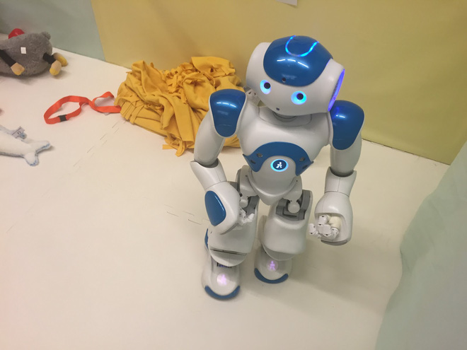 Robot tên Robin, được phát triển tại Anh quốc với nhiệm vụ dạy trẻ em về bệnh tiểu đường