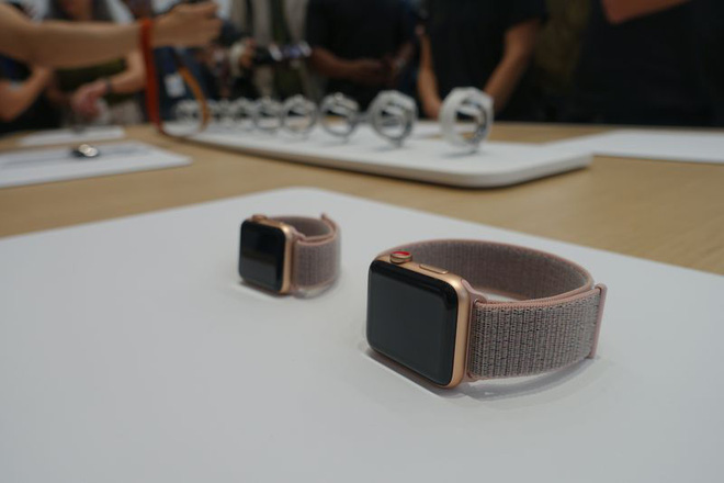 Chấm đỏ trên núm xoay, đặc điểm khác biệt hiếm hoi của Apple Watch Series 3.