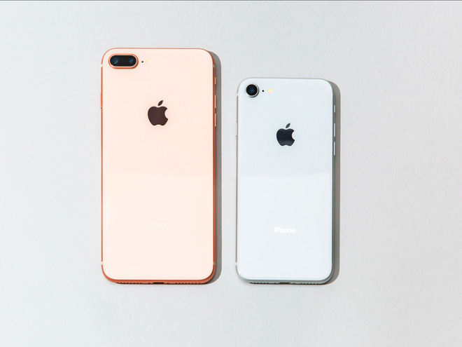 
Ngày hôm nay, iPhone 8 và 8 Plus chính thức lên kệ tại các cửa hàng Apple Store.
