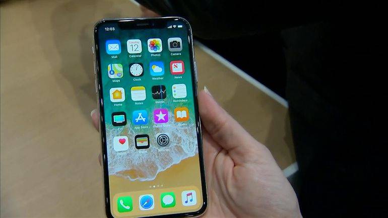 Tại Mỹ, Apple có giá bán khởi điểm là 999 USD