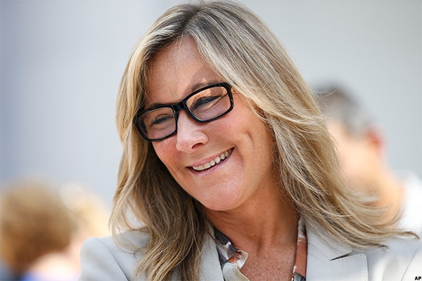 Chân dung của Angela Ahrendts, giám đốc bán lẻ của Apple