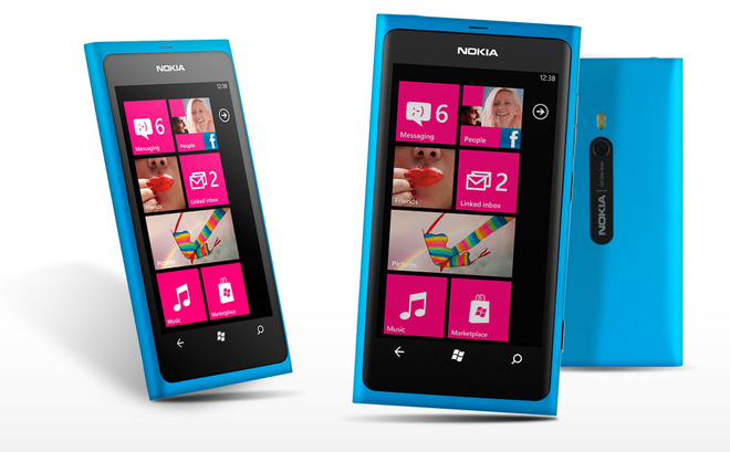 Lumia 8​00 - smartphone chạy Windows Phone 7 đầu tiên của Nokia