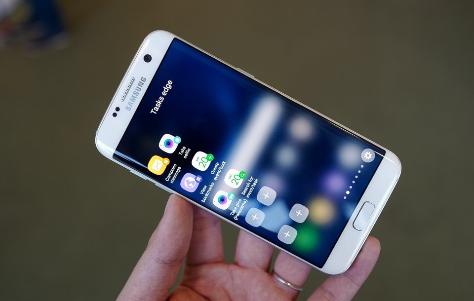 Samsung Galaxy S7 Edge giá 7,39 triệu đồng