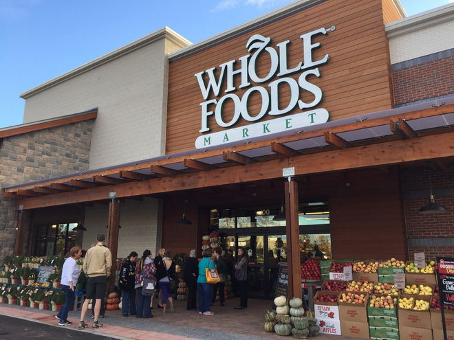 
Amazon không như Whole Foods Market, một công ty chỉ thuần bán thực phẩm.
