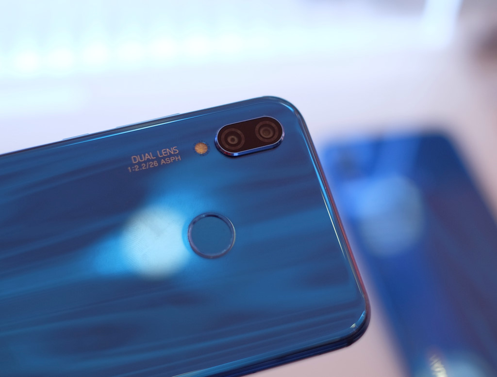 Ngay dau ban Huawei nova 3e o VN: ''Sot hang'' ngoai du kien hinh anh 7