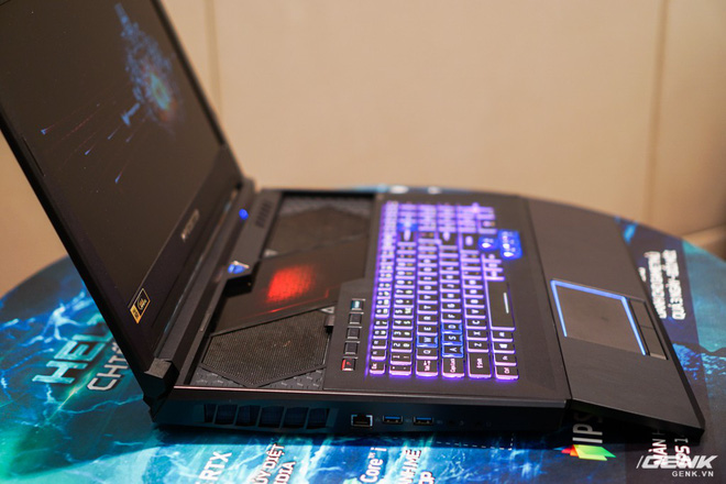 Ảnh thực tế loạt laptop gaming mới của Acer: Predator Helios 700 có cả cơ chế bàn phím trượt - Ảnh 1.