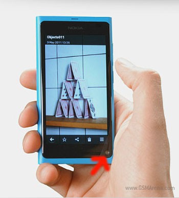 Nhìn lại Nokia N9, mẫu smartphone đi trước thời đại với điều hướng cử chỉ và camera ở cạnh dưới - Ảnh 2.