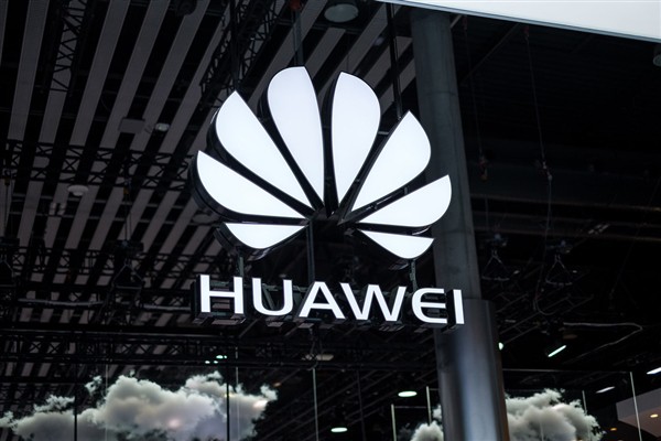 Các nhà phân phối tại Đức được yêu cầu ngừng bán keo dán cho Huawei - Ảnh 1.
